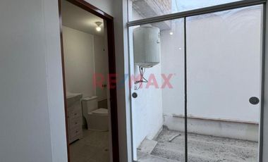 Vendo Departamento 111 M2 En 2Do Piso Frente A Parque En Surco