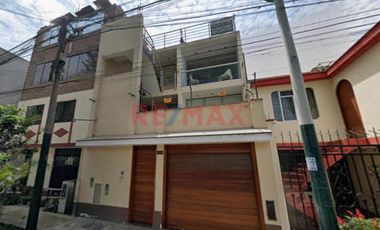 Vendo Departamento 111 M2 En 2Do Piso Frente A Parque En Surco
