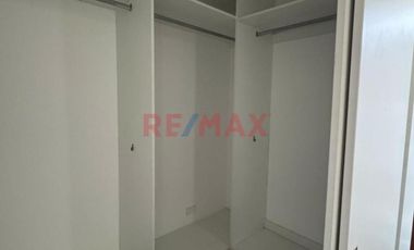 Vendo Departamento 111 M2 En 2Do Piso Frente A Parque En Surco