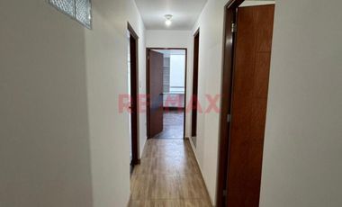 Vendo Departamento 111 M2 En 2Do Piso Frente A Parque En Surco