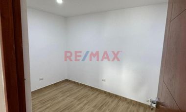 Vendo Departamento 111 M2 En 2Do Piso Frente A Parque En Surco