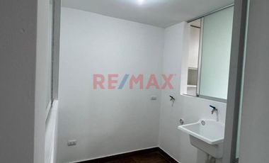 Vendo Departamento 111 M2 En 2Do Piso Frente A Parque En Surco