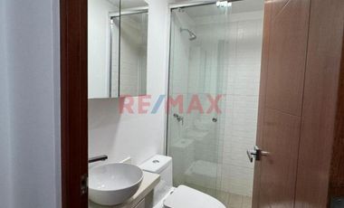 Vendo Departamento 111 M2 En 2Do Piso Frente A Parque En Surco