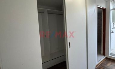 Vendo Departamento 111 M2 En 2Do Piso Frente A Parque En Surco