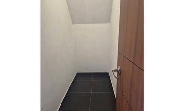 ARRIENDO CASA UNIFAMILIAR EN CHIA DE TRES NIVELES