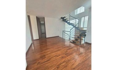 ARRIENDO CASA UNIFAMILIAR EN CHIA DE TRES NIVELES