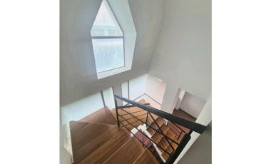 ARRIENDO CASA UNIFAMILIAR EN CHIA DE TRES NIVELES