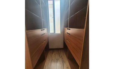 ARRIENDO CASA UNIFAMILIAR EN CHIA DE TRES NIVELES