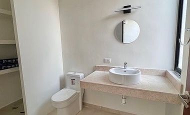 CASA EN RENTA SIN MUEBLES EN TEMOZÓN NORTE -CUARTO DE SERVICIO Y DIPPING POOL