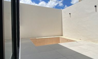 CASA EN RENTA SIN MUEBLES EN TEMOZÓN NORTE -CUARTO DE SERVICIO Y DIPPING POOL