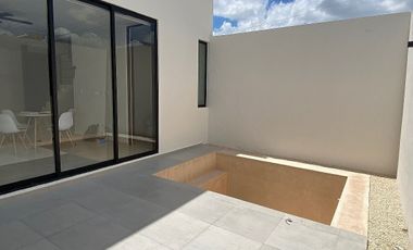 CASA EN RENTA SIN MUEBLES EN TEMOZÓN NORTE -CUARTO DE SERVICIO Y DIPPING POOL