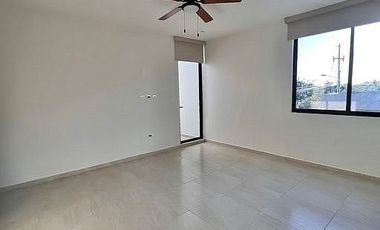 CASA EN RENTA SIN MUEBLES EN TEMOZÓN NORTE -CUARTO DE SERVICIO Y DIPPING POOL