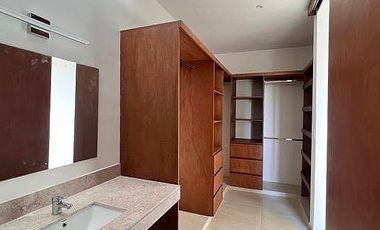CASA EN RENTA SIN MUEBLES EN TEMOZÓN NORTE -CUARTO DE SERVICIO Y DIPPING POOL