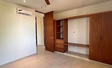 CASA EN RENTA SIN MUEBLES EN TEMOZÓN NORTE -CUARTO DE SERVICIO Y DIPPING POOL
