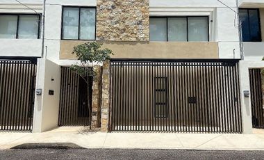 CASA EN RENTA SIN MUEBLES EN TEMOZÓN NORTE -CUARTO DE SERVICIO Y DIPPING POOL