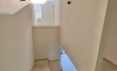 CASA EN RENTA SIN MUEBLES EN TEMOZÓN NORTE -CUARTO DE SERVICIO Y DIPPING POOL