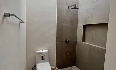 CASA EN RENTA SIN MUEBLES EN TEMOZÓN NORTE -CUARTO DE SERVICIO Y DIPPING POOL