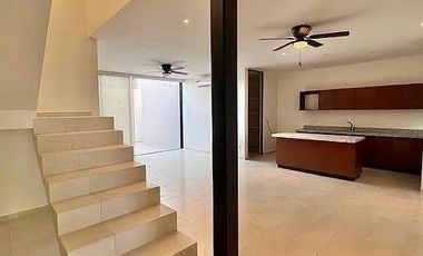 CASA EN RENTA SIN MUEBLES EN TEMOZÓN NORTE -CUARTO DE SERVICIO Y DIPPING POOL