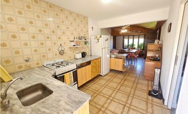 CHALET A 1 CUADRA DEL MAR SOBRE 2 LOTES