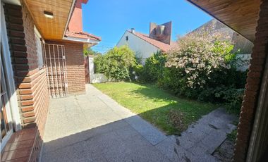 CHALET A 1 CUADRA DEL MAR SOBRE 2 LOTES