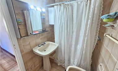 CHALET A 1 CUADRA DEL MAR SOBRE 2 LOTES