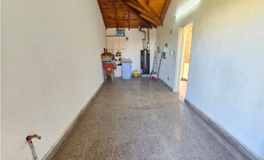 CHALET A 1 CUADRA DEL MAR SOBRE 2 LOTES