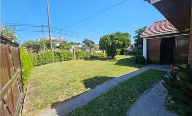 CHALET A 1 CUADRA DEL MAR SOBRE 2 LOTES