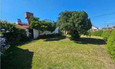 CHALET A 1 CUADRA DEL MAR SOBRE 2 LOTES