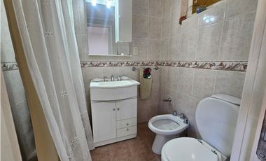 CHALET A 1 CUADRA DEL MAR SOBRE 2 LOTES