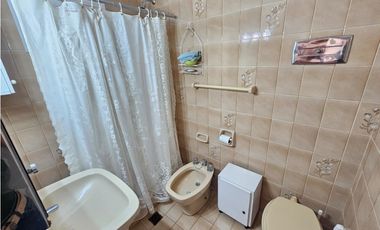 CHALET A 1 CUADRA DEL MAR SOBRE 2 LOTES