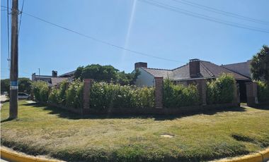 CHALET A 1 CUADRA DEL MAR SOBRE 2 LOTES