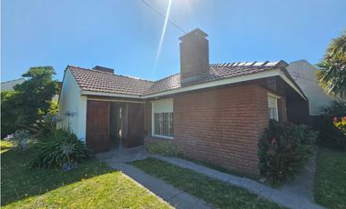 CHALET A 1 CUADRA DEL MAR SOBRE 2 LOTES