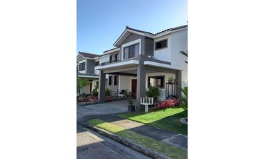 Casa en Venta – PH Olympus, Brisas del Golf