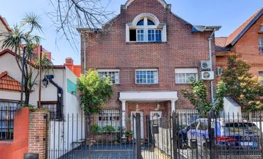 VENTA CASA DUPLEX OLIVOS 5 AMBIENTES PILETA JARDIN