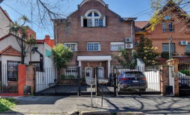 VENTA CASA DUPLEX OLIVOS 5 AMBIENTES PILETA JARDIN