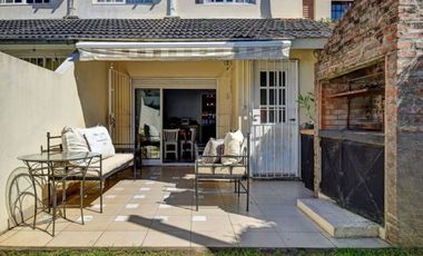 VENTA CASA DUPLEX OLIVOS 5 AMBIENTES PILETA JARDIN