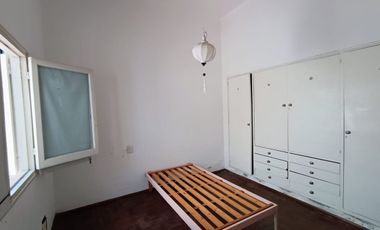 CASA AL FRENTE EN PH A LA VENTA S/URQUIZA