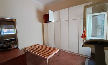 CASA AL FRENTE EN PH A LA VENTA S/URQUIZA
