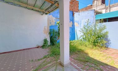 CASA AL FRENTE EN PH A LA VENTA S/URQUIZA