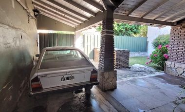 VENTA RAMOS MEJIA DEPOSITO CON DOS CASAS EN LOTE