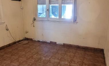 VENTA RAMOS MEJIA DEPOSITO CON DOS CASAS EN LOTE