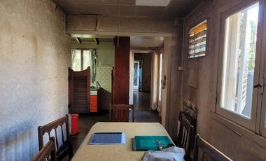 VENTA RAMOS MEJIA DEPOSITO CON DOS CASAS EN LOTE