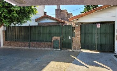 VENTA RAMOS MEJIA DEPOSITO CON DOS CASAS EN LOTE