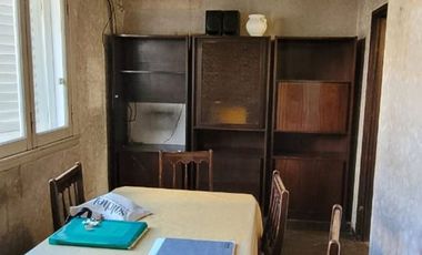 VENTA RAMOS MEJIA DEPOSITO CON DOS CASAS EN LOTE