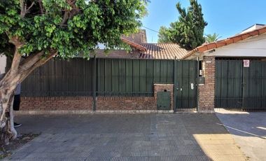 VENTA RAMOS MEJIA DEPOSITO CON DOS CASAS EN LOTE