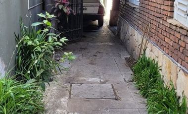 VENTA RAMOS MEJIA DEPOSITO CON DOS CASAS EN LOTE