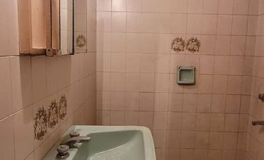 VENTA RAMOS MEJIA DEPOSITO CON DOS CASAS EN LOTE