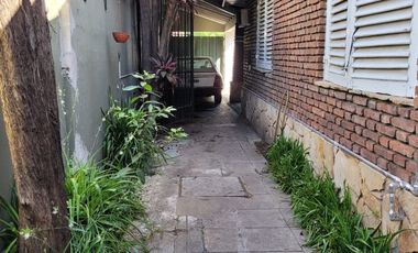 VENTA RAMOS MEJIA DEPOSITO CON DOS CASAS EN LOTE