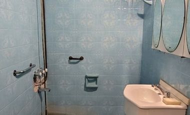 VENTA RAMOS MEJIA DEPOSITO CON DOS CASAS EN LOTE