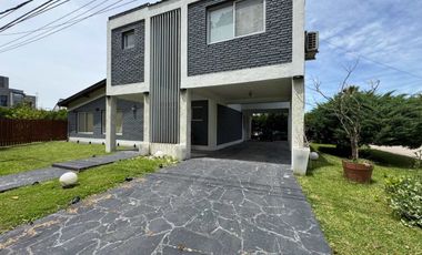 Casa 4 ambientes con pileta y quincho en Canning